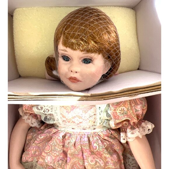 Sarah at the Fair Porcelain Doll Treasury Collection Paradise Galleries 14", Sta - Picture 9 of 11